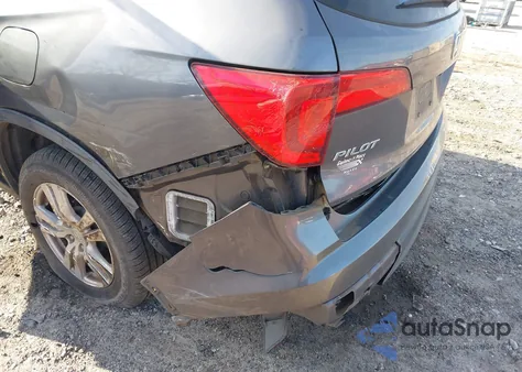 2018 Honda Pilot Lx z USA, uszkodzony, nr VIN 5FNYF5H17JB028540